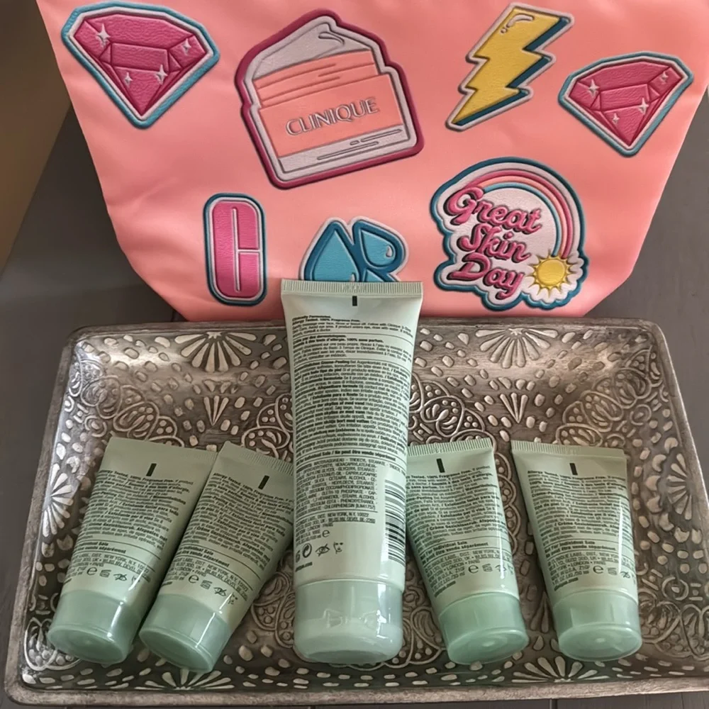 NWT Clinique 7 Day Scrub Cream one 3.4 oz & four travel size 1 oz tubes & bag - Picture 3 of 6